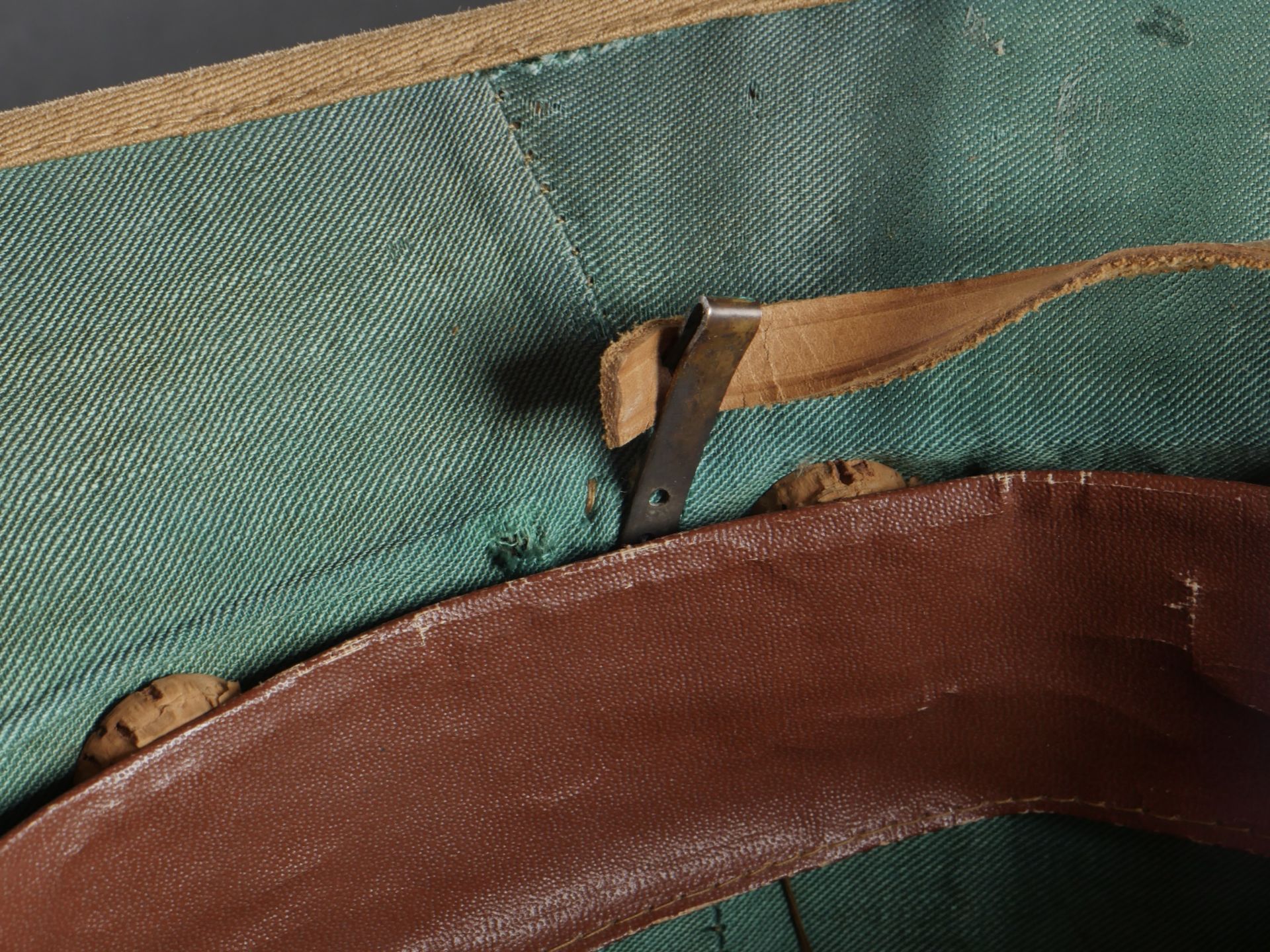 Casque tropicale du 8eme Regiment Bersaglieri. Tropical helmet of the 8th Bersaglieri Regiment. - Bild 12 aus 19