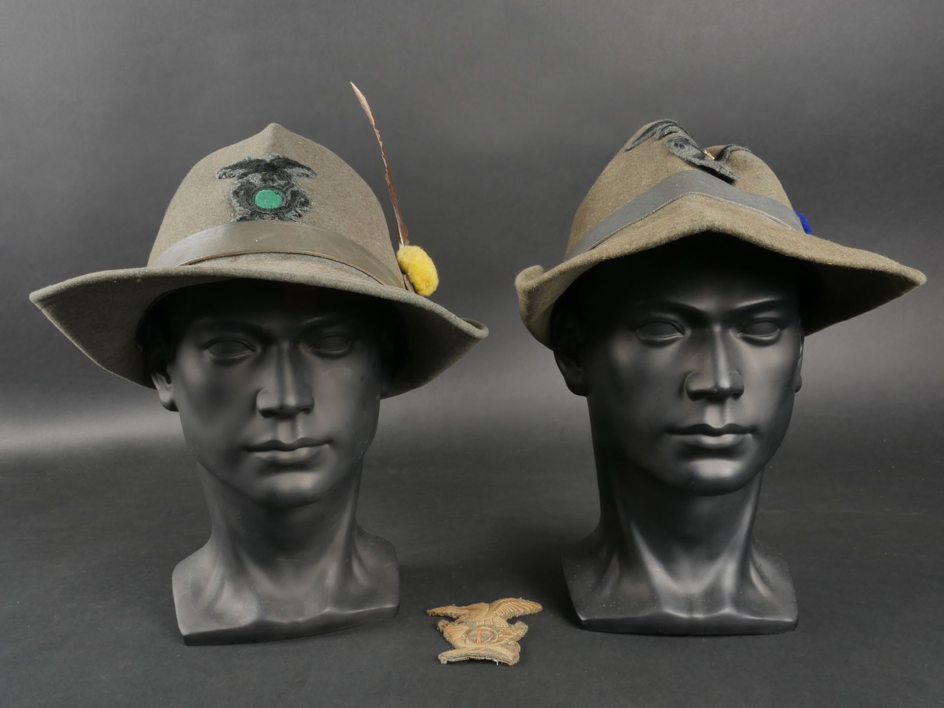 Deux chapeaux des Alpinis. Two Alpinis hats. - Bild 2 aus 19