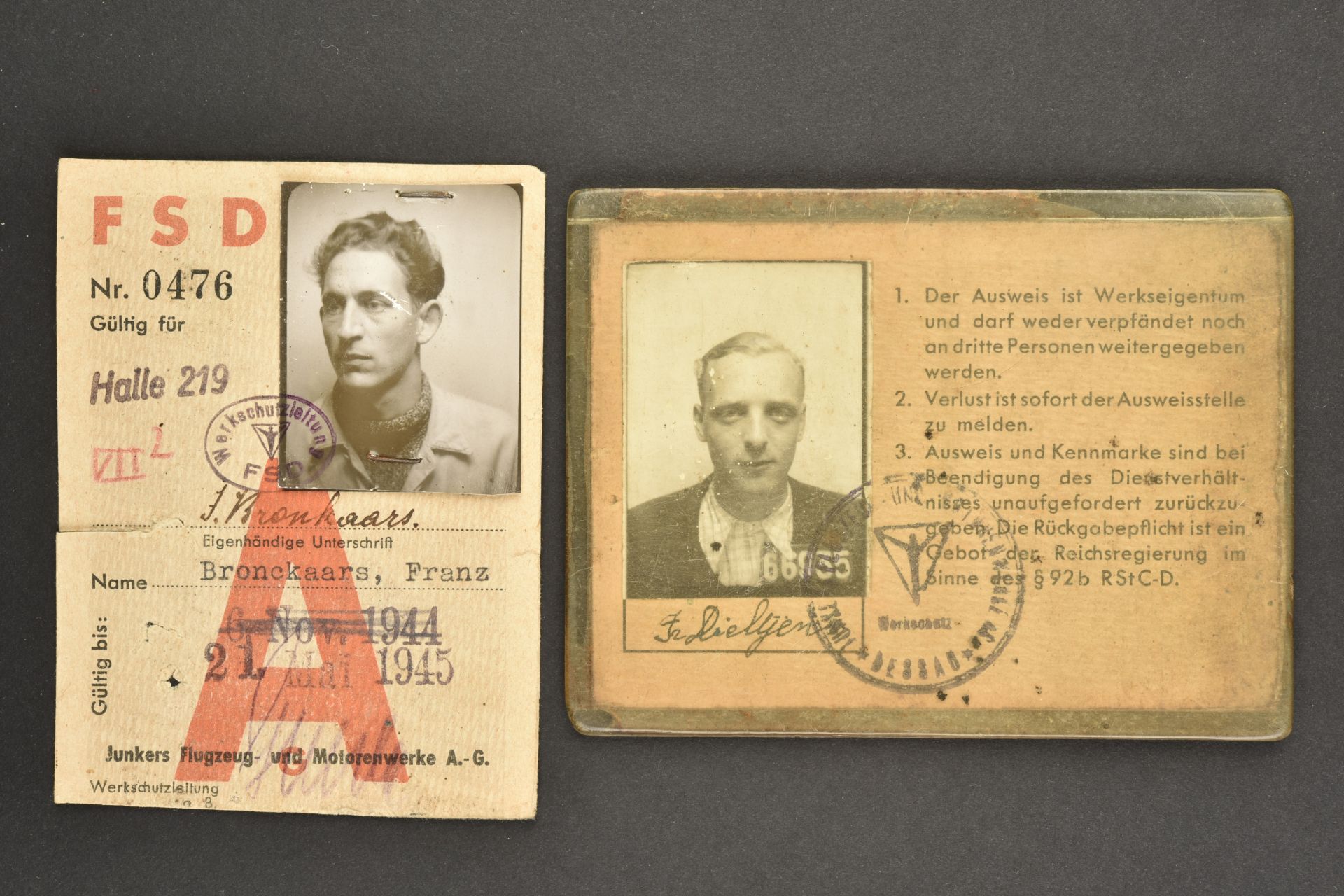 Documents et insignes usine Junkers. Junkers factory documents and badges.  - Image 3 of 4