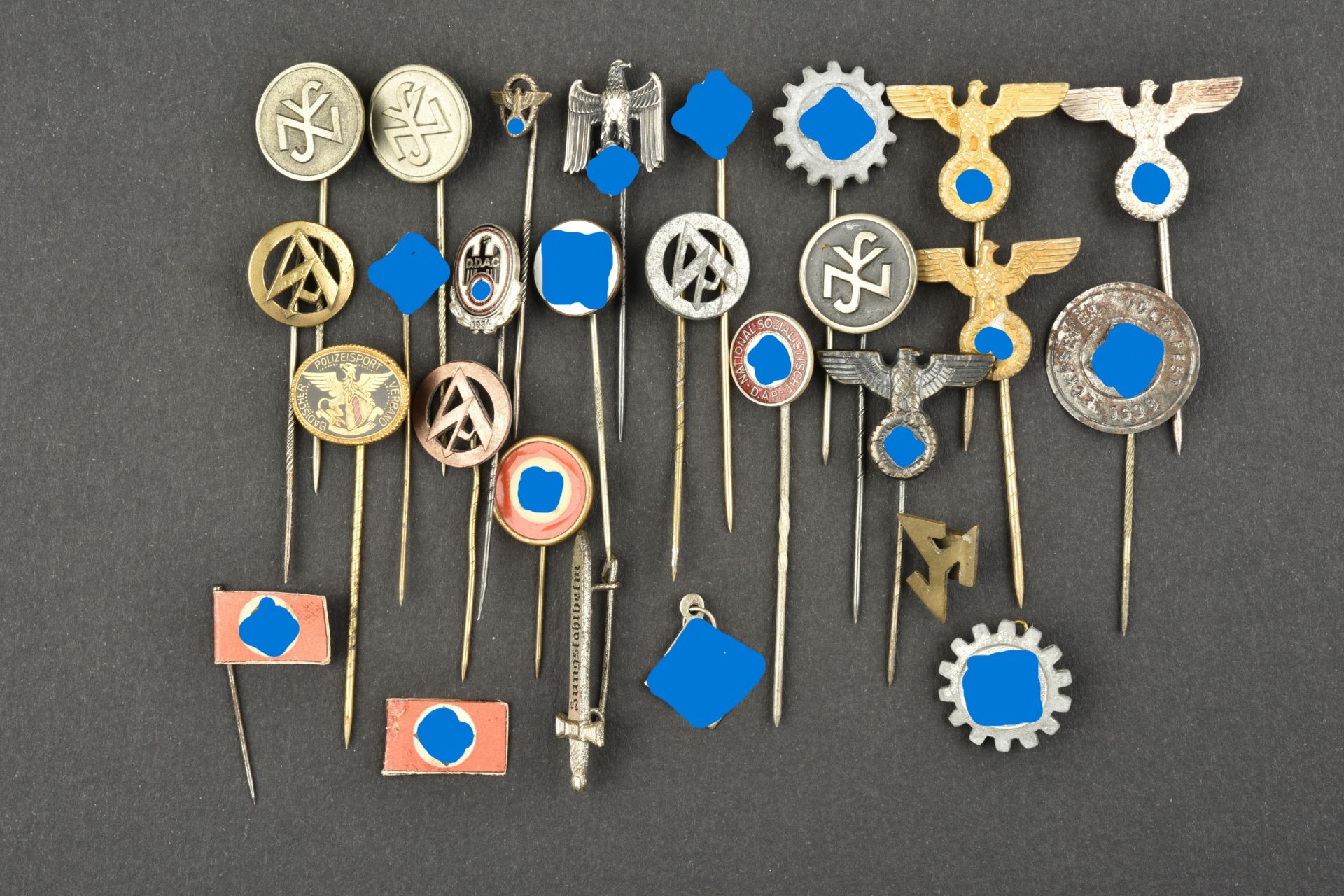 Epinglettes allemande. German pins.