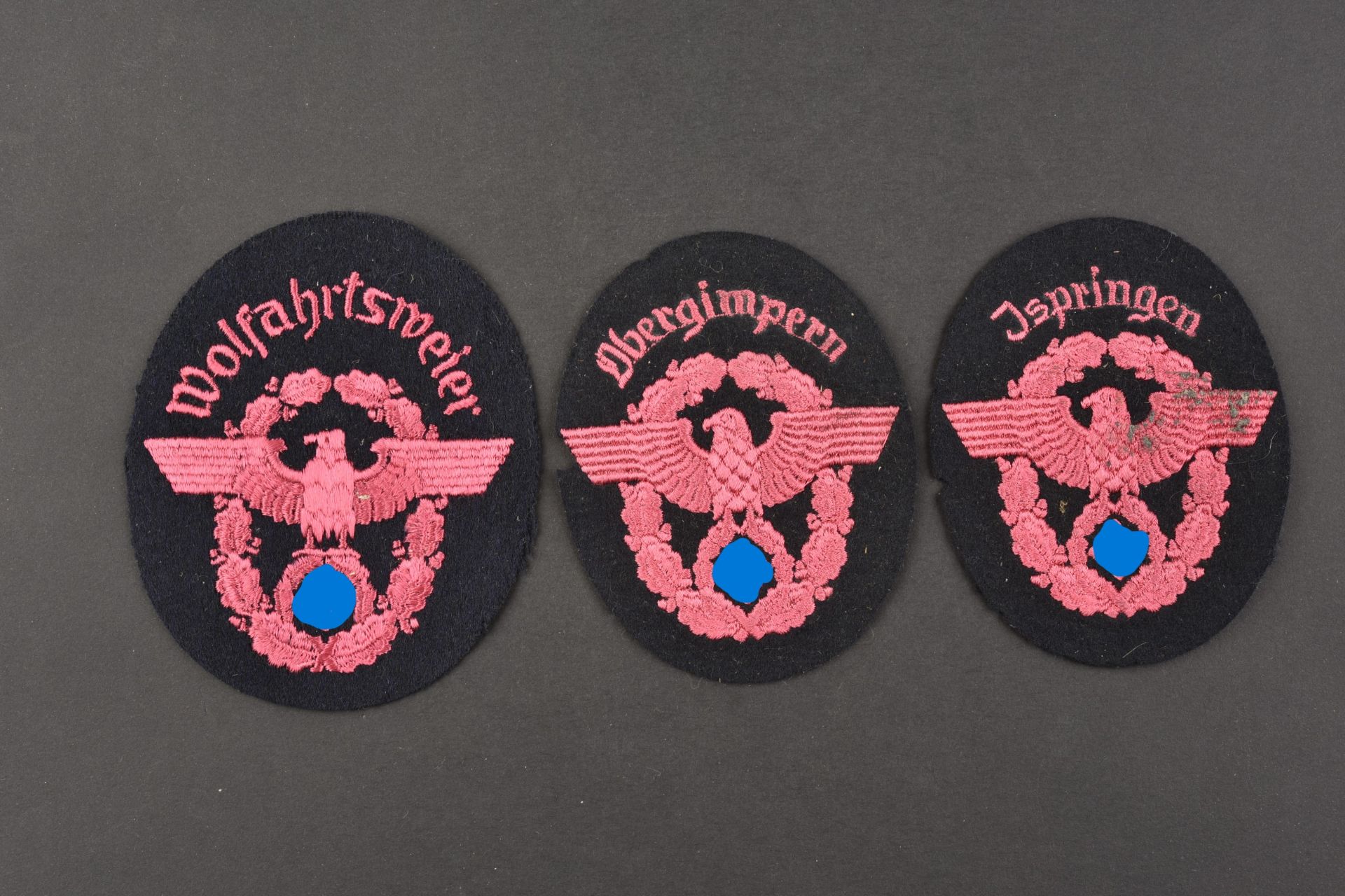 Insignes de manche de pompier. Fireman's sleeve badges. 