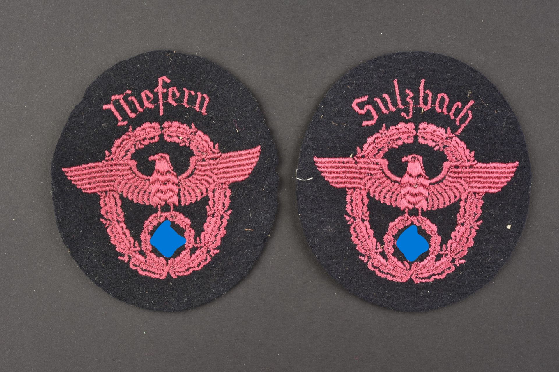 Insignes de manche de pompier. Fireman's sleeve badges. 