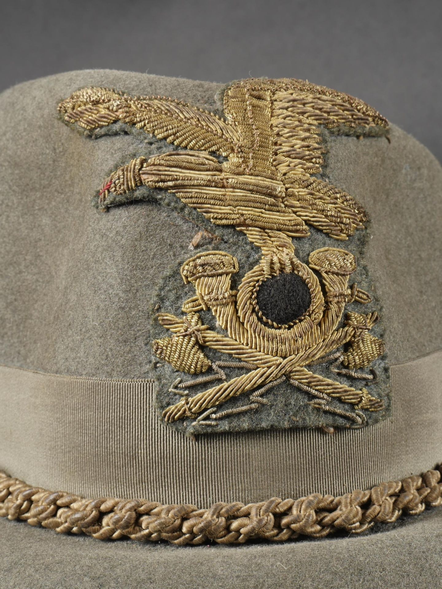 Trois chapeaux des troupes de Montagne. Three mountain troop hats. - Image 16 of 19