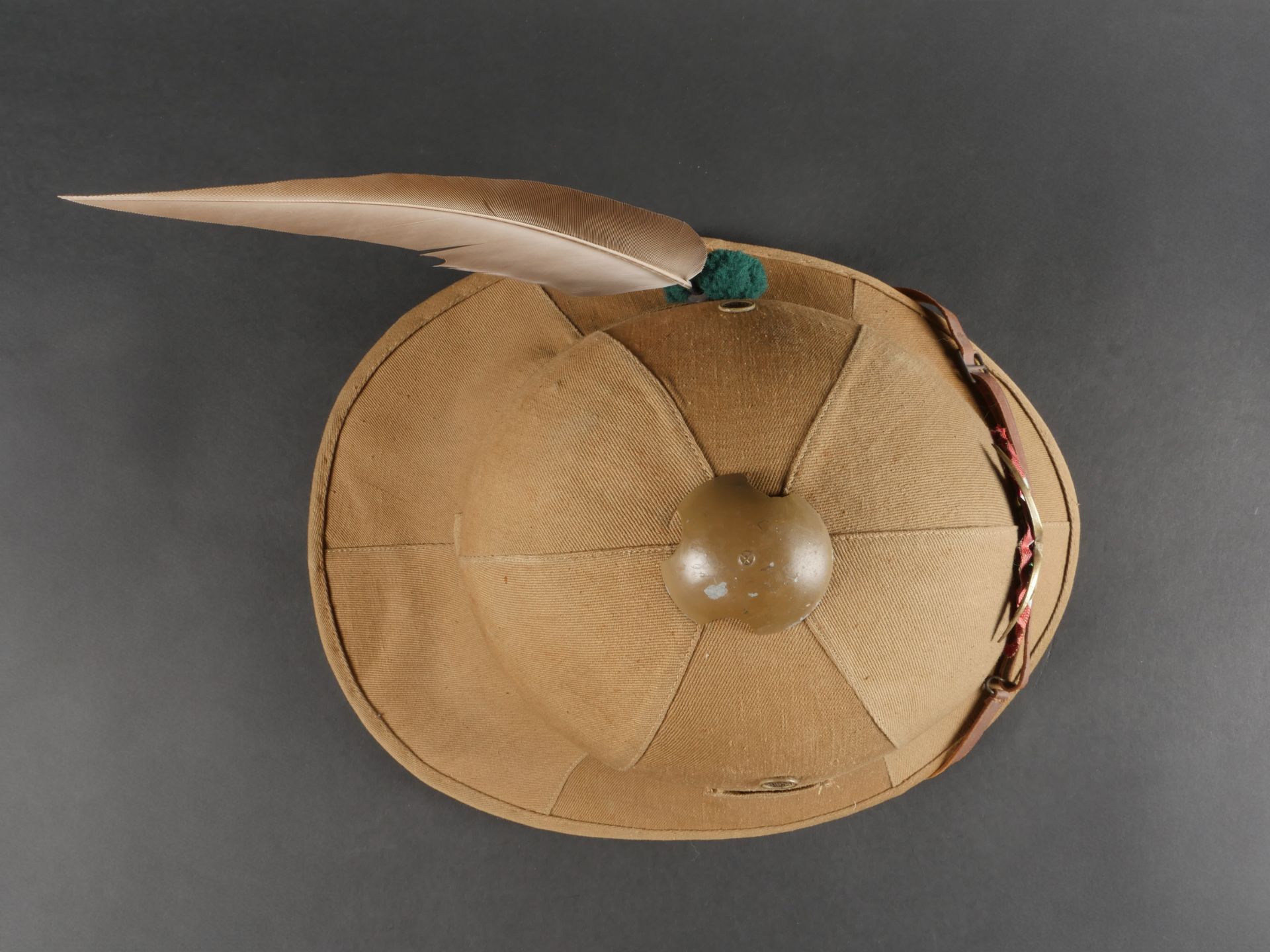 Casque tropicale du 22eme Bataillon dArtillerie Alpine. Tropical helmet of the 22nd Alpine Artiller - Bild 14 aus 19