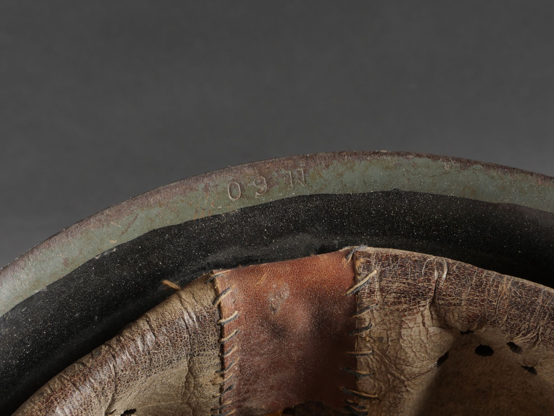 Casque italien de lartillerie de montagne. Italian mountain artillery helmet. - Image 12 of 18