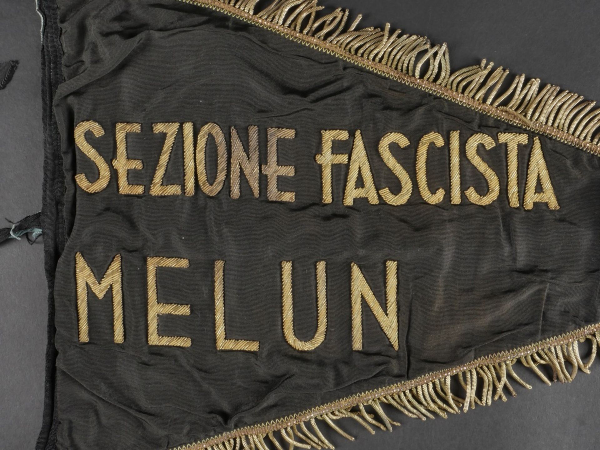 Fanion de la section fasciste de Melun. Melun fascist section pennant. - Image 2 of 11