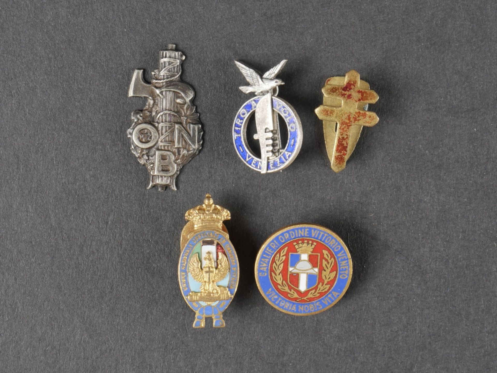 Lot de 21 insignes civils et militaires. Lot of 21 civilian and military badges. - Image 2 of 9