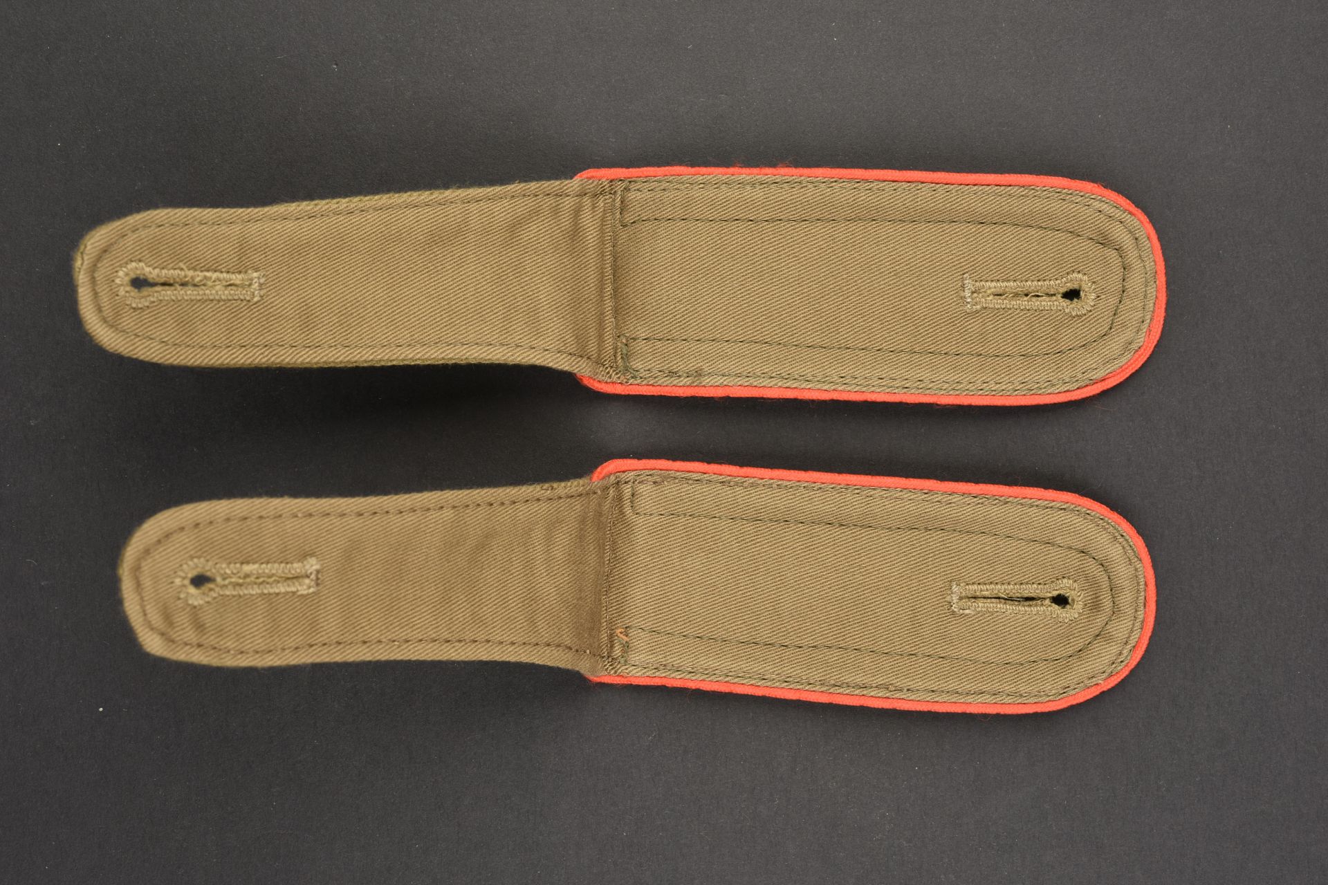 Pattes d epaule AK. AK shoulder straps. - Bild 2 aus 3