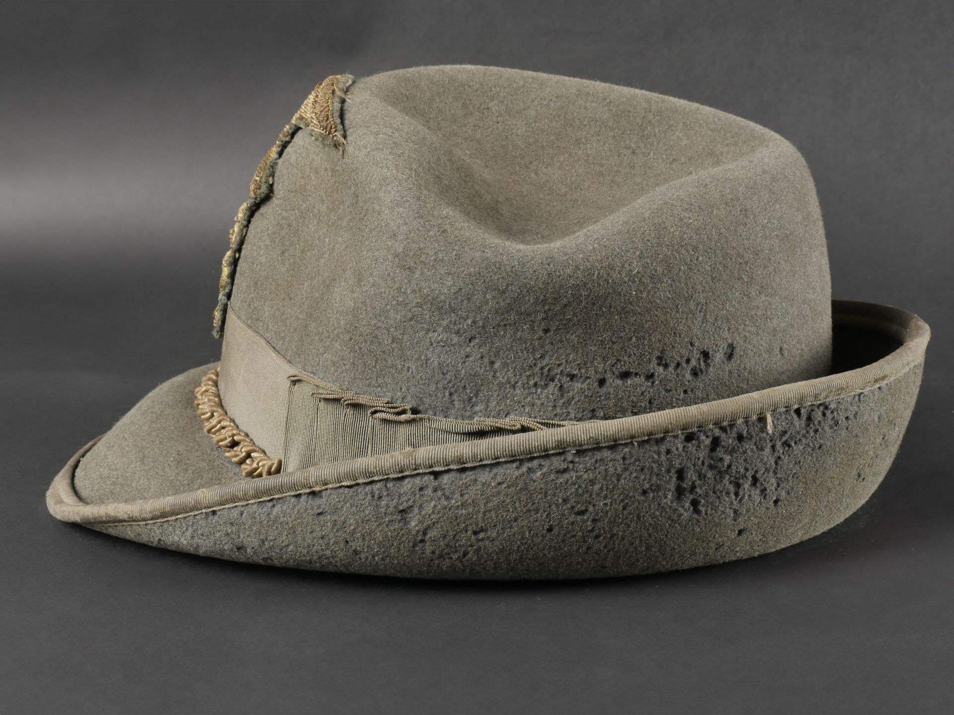 Trois chapeaux des troupes de Montagne. Three mountain troop hats. - Image 18 of 19