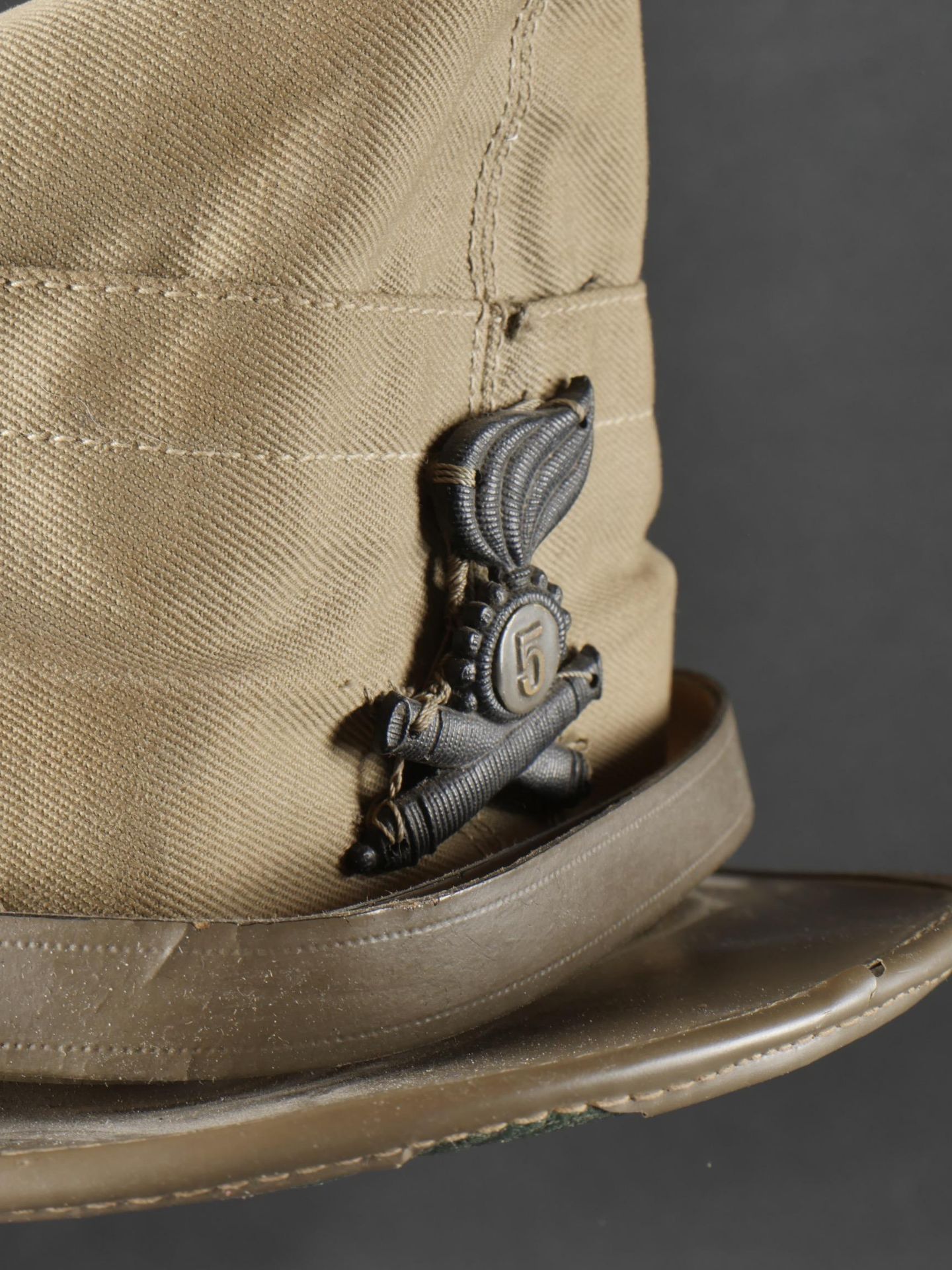 Coiffure du 5eme regiment dartillerie. Headdress of the 5th artillery regiment. - Image 8 of 16