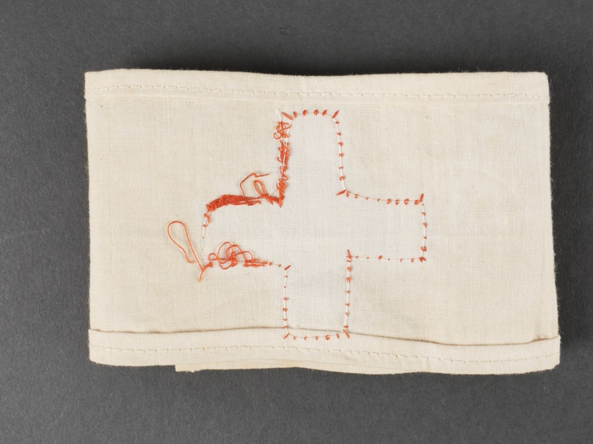 Lot de quatre brassards. Set of four armbands. - Image 9 of 19