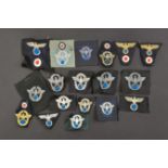 Insignes de coiffure Polizei. Polizei headgear badges.