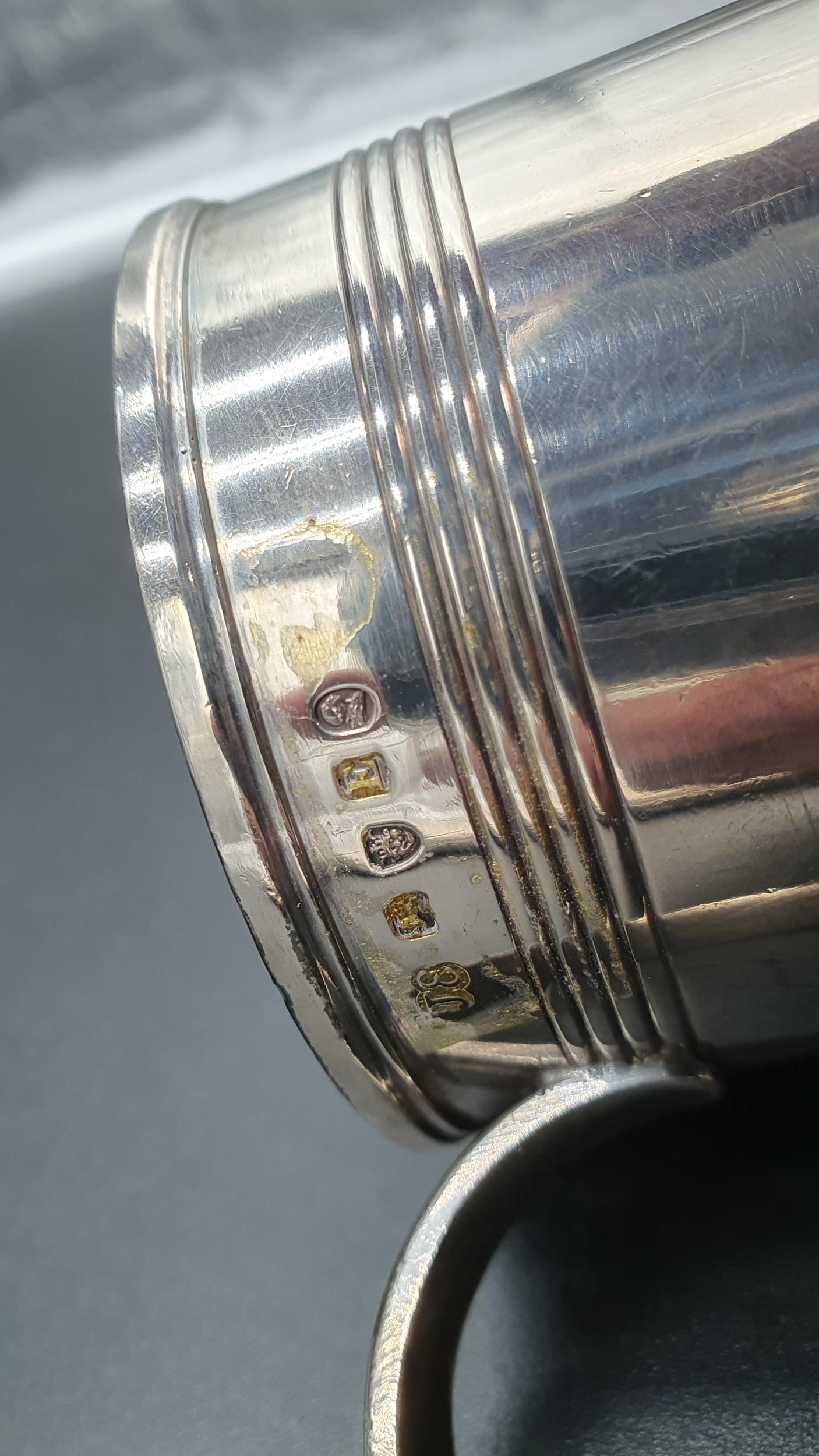 A George III silver Mug with reeded bands and handle, London 1801, maker: John Emes, 212gms - Image 3 of 4