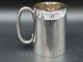 An Edward VII silver Pint Mug with presentation inscription, London 1902, 238gms