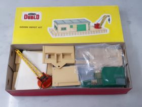A boxed Hornby Dublo 5020 Goods Depot, mint condition. Contents in mint condition, windows and drain