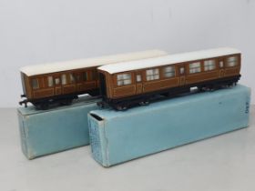 A pair of D1 LNER 1/3rd Corridor Coaches with pale blue boxes. Both coaches in mint condition in 1/