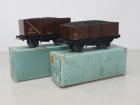 A boxed Hornby Dublo pre-war D1 LMS Coal Wagon and D1 High-sided Coal Wagon, Nr M-M. No fatigue to