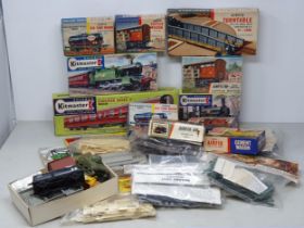 A quantity of Airfix and Kitmaster Kits, mainly unbuilt including No.7 Prairie Tank, British