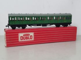 A boxed Hornby Dublo Export 4231 SR 2nd Class Suburban Coach, unused. Coach in mint condition,