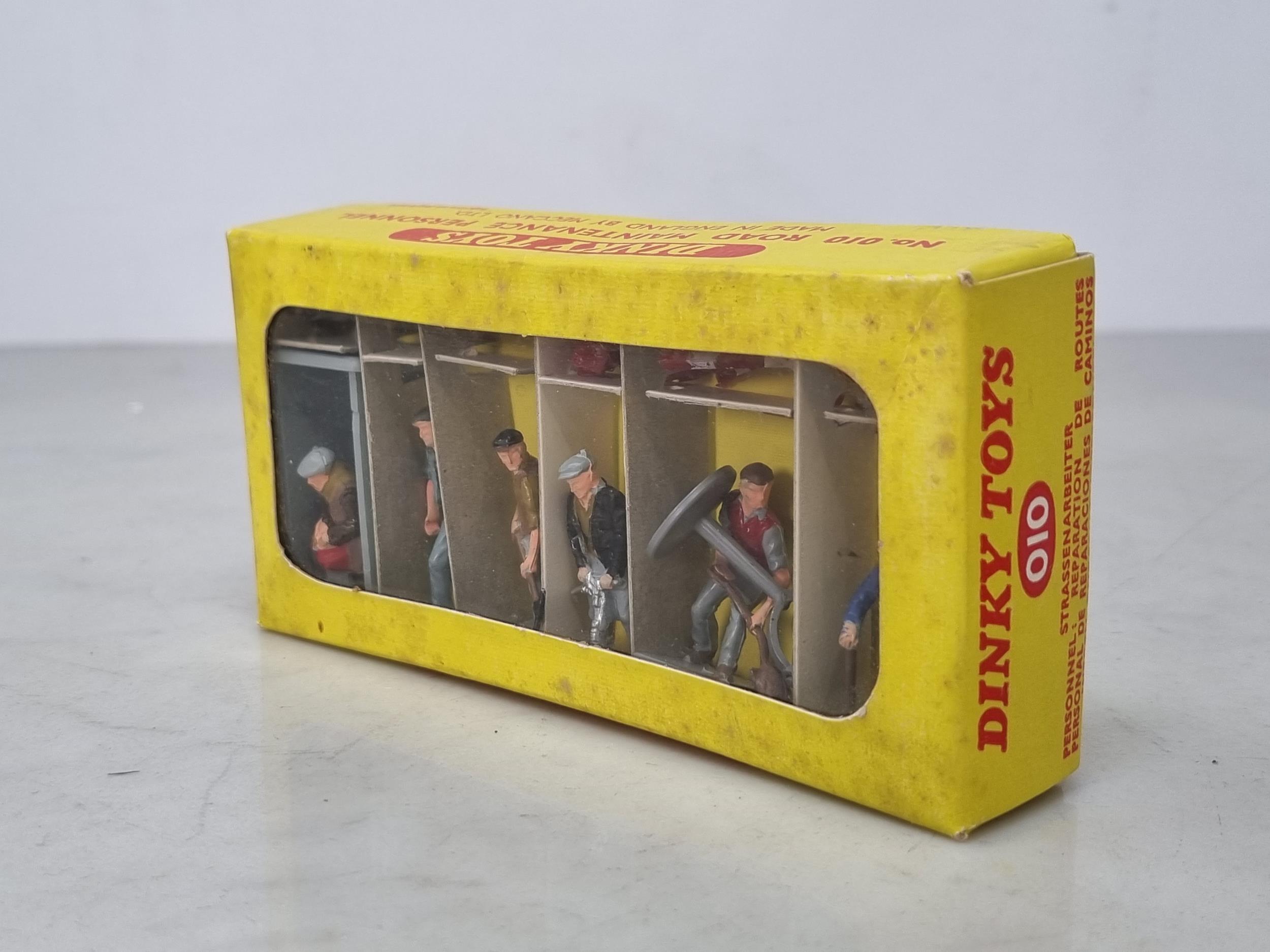 A boxed Dinky Toys No.010 Road Maintenance Personnel, Nr M-M, box Ex - Image 2 of 3