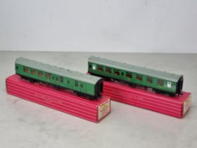 A boxed Hornby Dublo Export 4204 S.R. Corridor Coach and 4205 Export S.R. Corridor Coach, mint