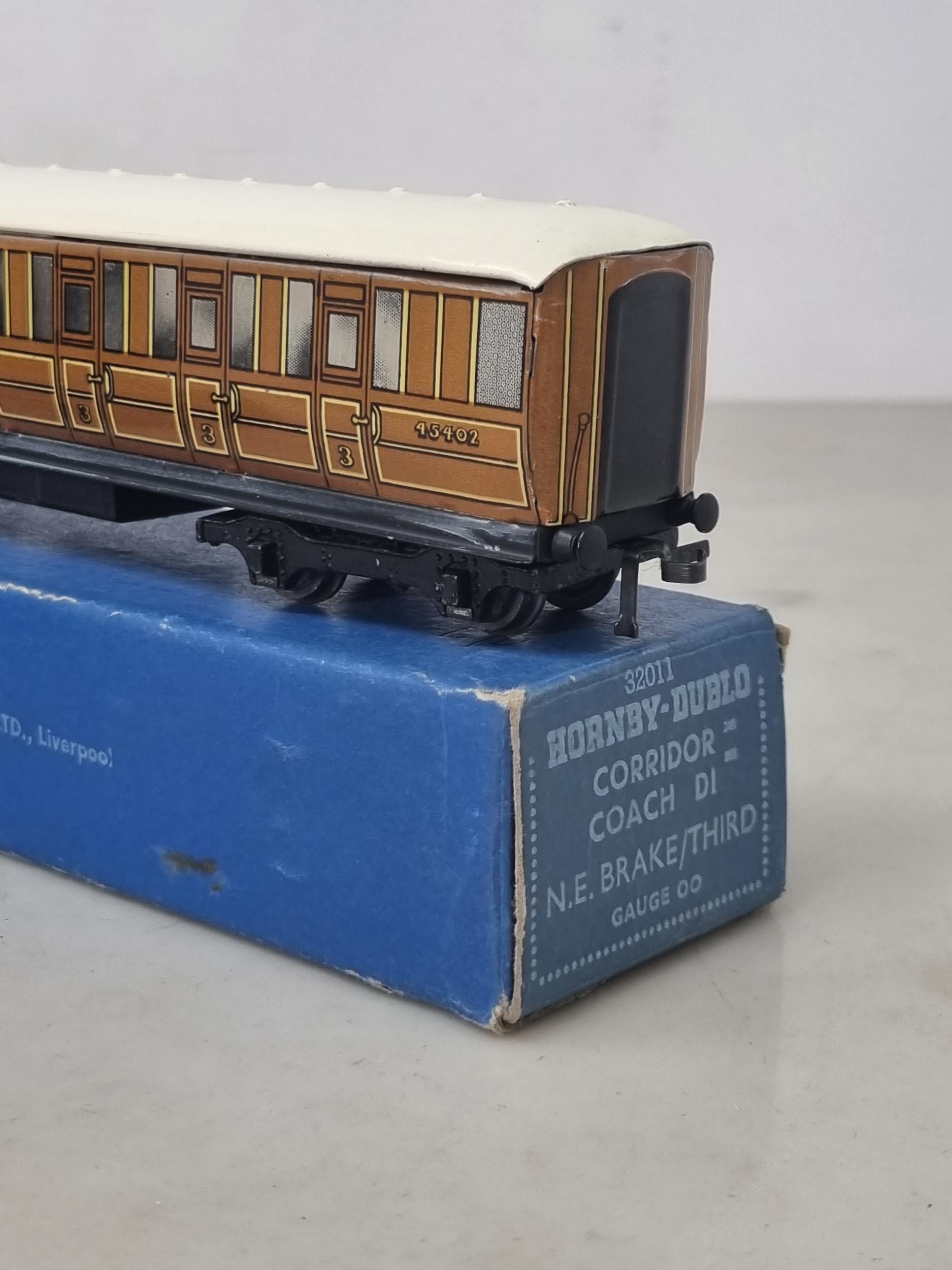 Two boxed Hornby Dublo D1 Corridor Coaches, 1/3rd and brake/3rd, near mint-mint condition. Brake box - Image 2 of 3