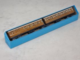 A Hornby Dublo D2 Articulated Coach Set in near mint condition, post-war bogies, just feint