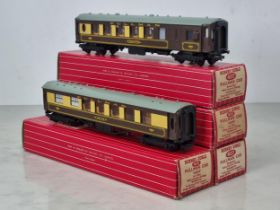 A rake of four boxed Hornby Dublo Pullman Coaches, unused. All in mint condition showing no signs of