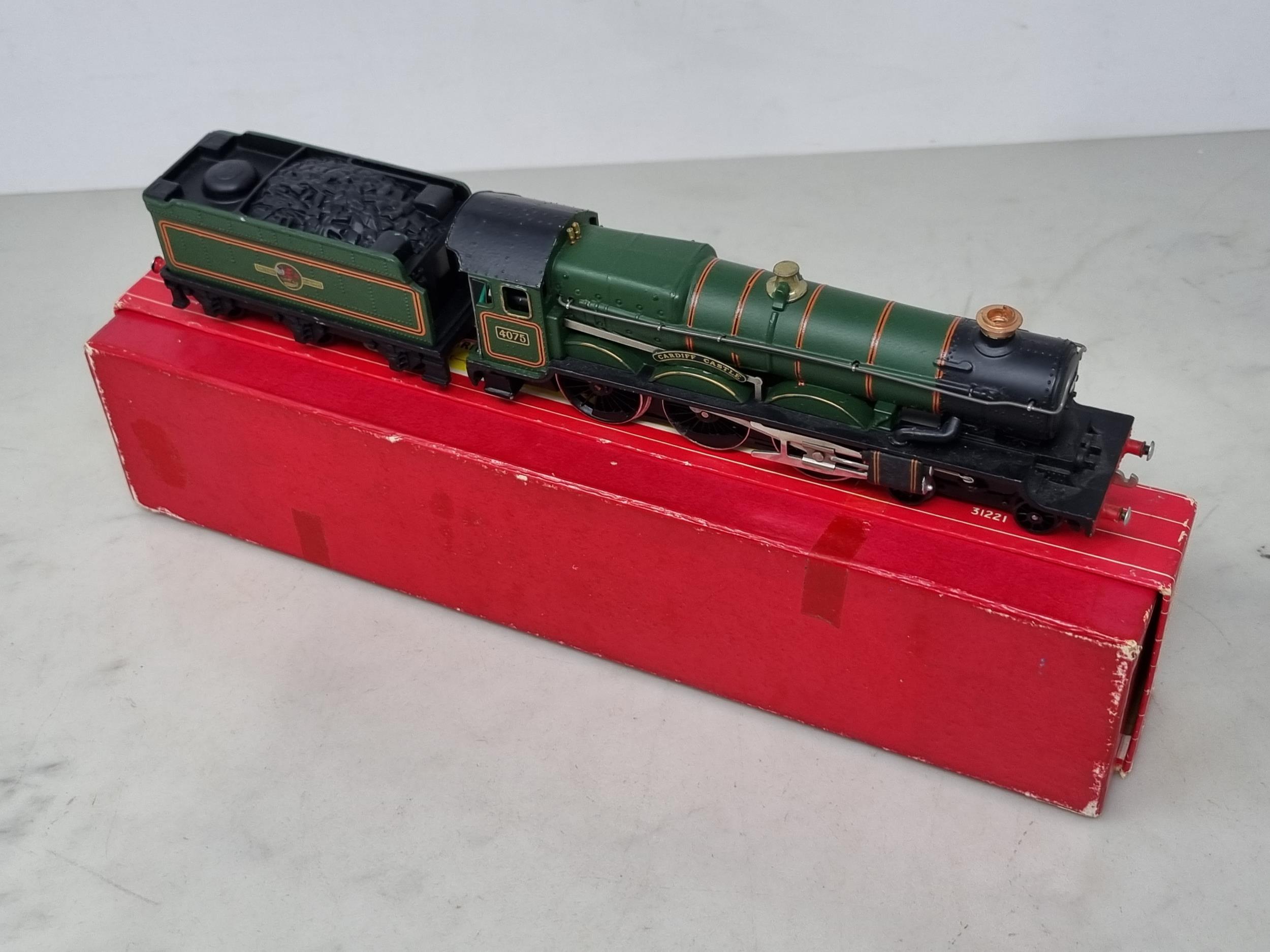 A boxed Hornby Dublo 2221 'Cardiff Castle' Locomotive, unused. Locomotive in mint condition with - Image 2 of 3