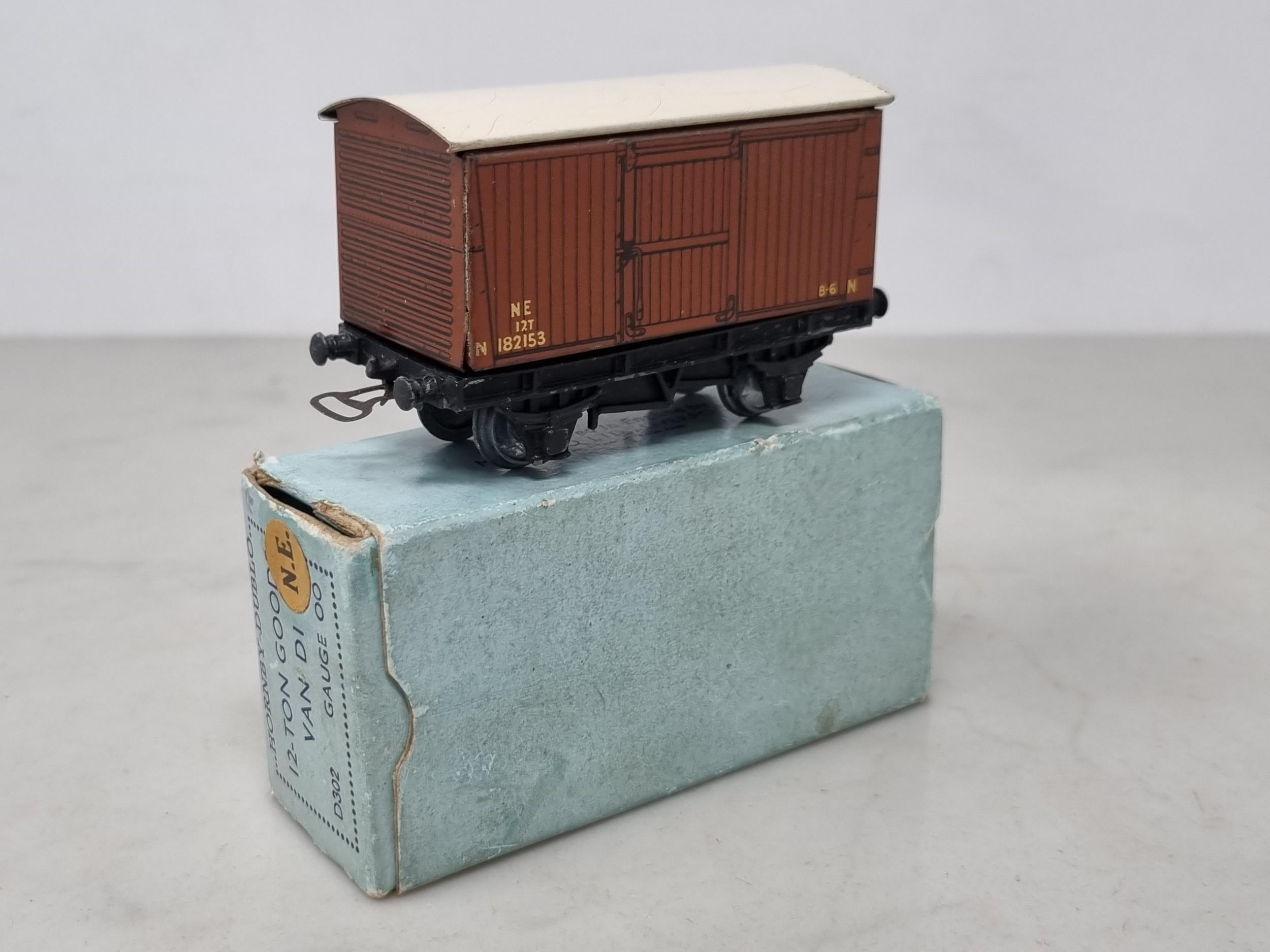 A boxed Hornby Dublo pre-war N.E. Goods Van in near mint condition. Chassis and wheels show no - Image 3 of 3