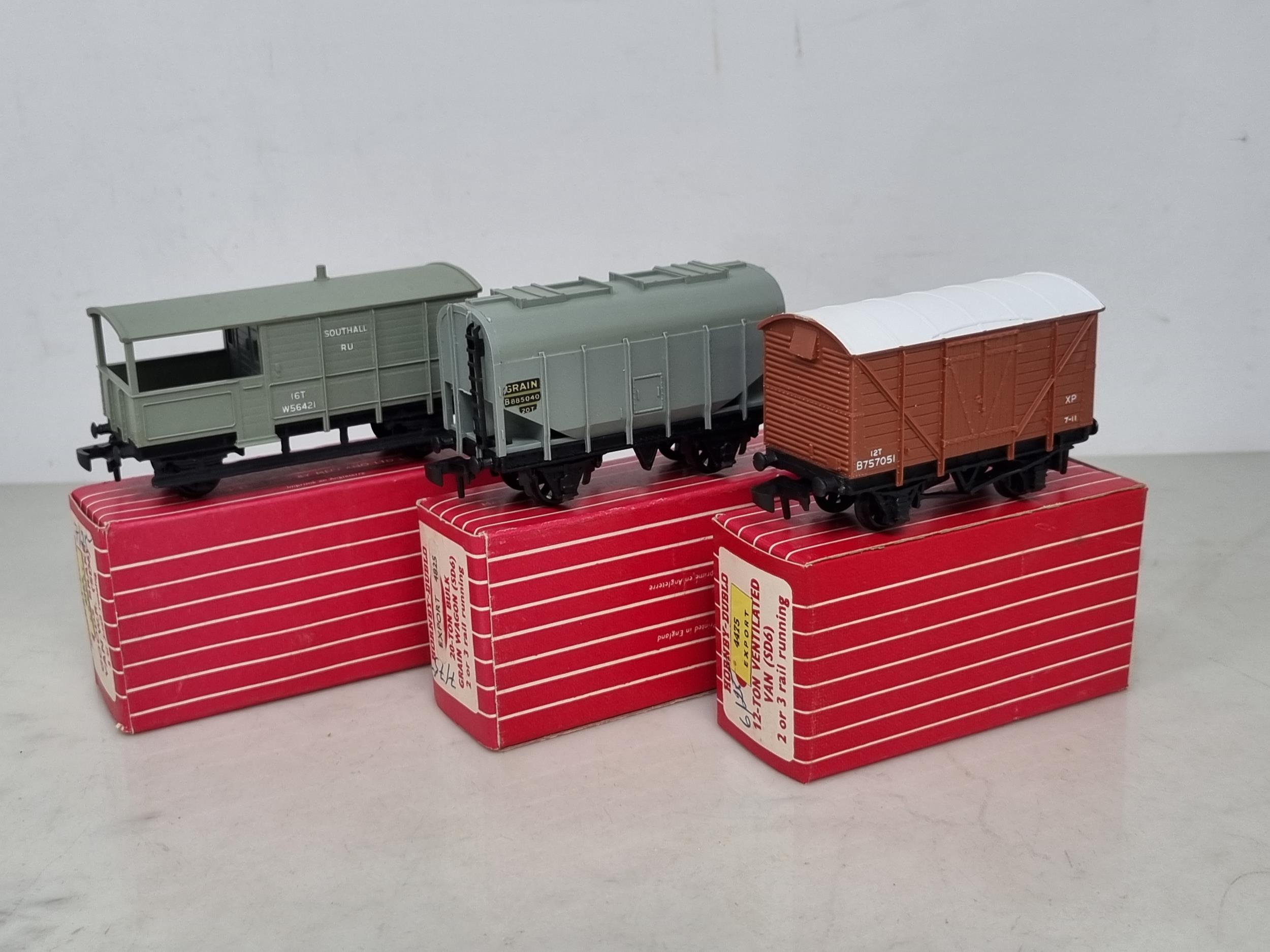 Three boxed Hornby Dublo Export Wagons; 4462 W.R. Goods Brake, 4475 Ventilated Van and 4825 Grain - Image 3 of 3