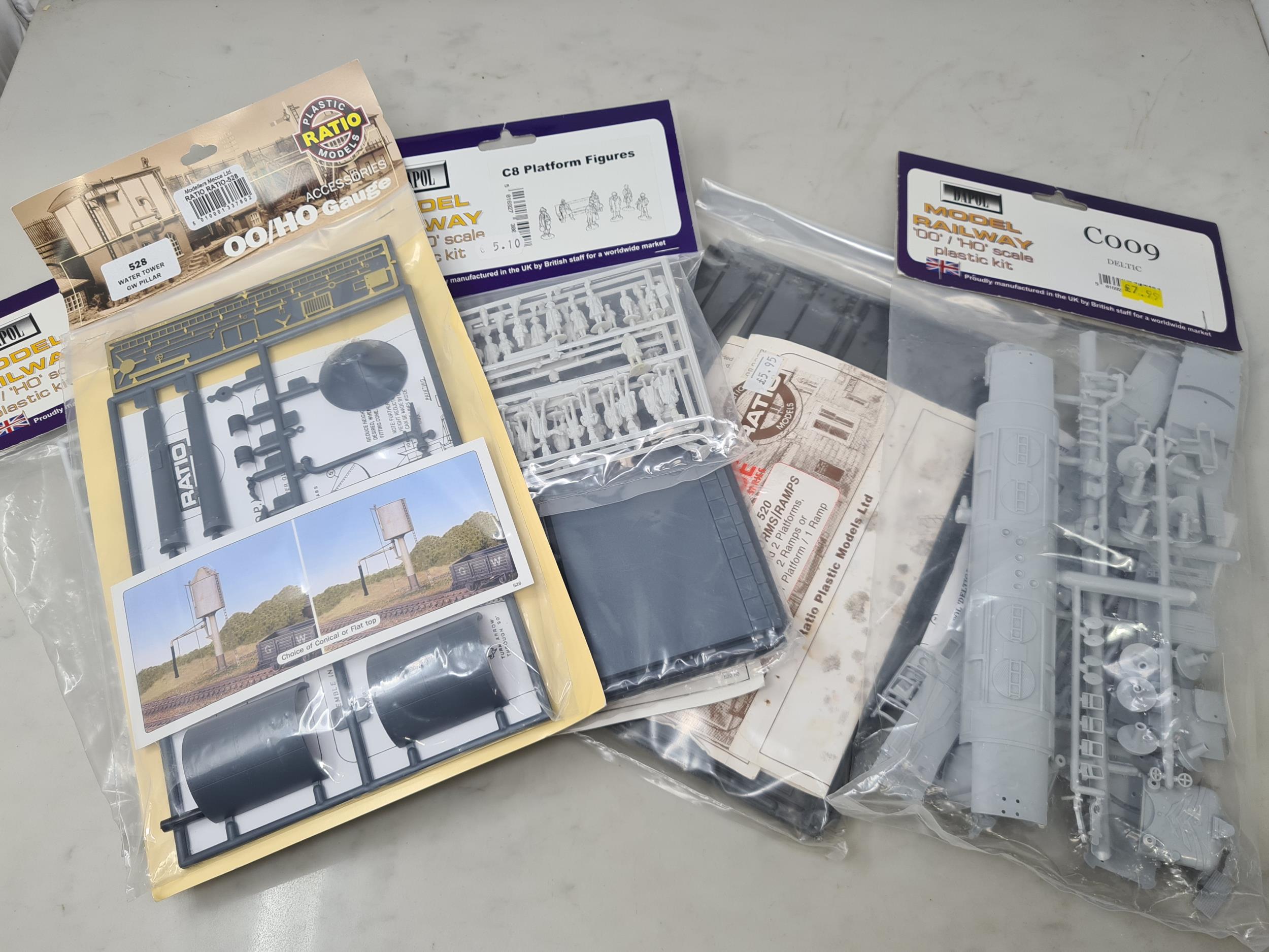 A quantity of plastic Kits and Military Figures including Tamiya 1:35 scale Panther Tank, Japanese - Image 3 of 3