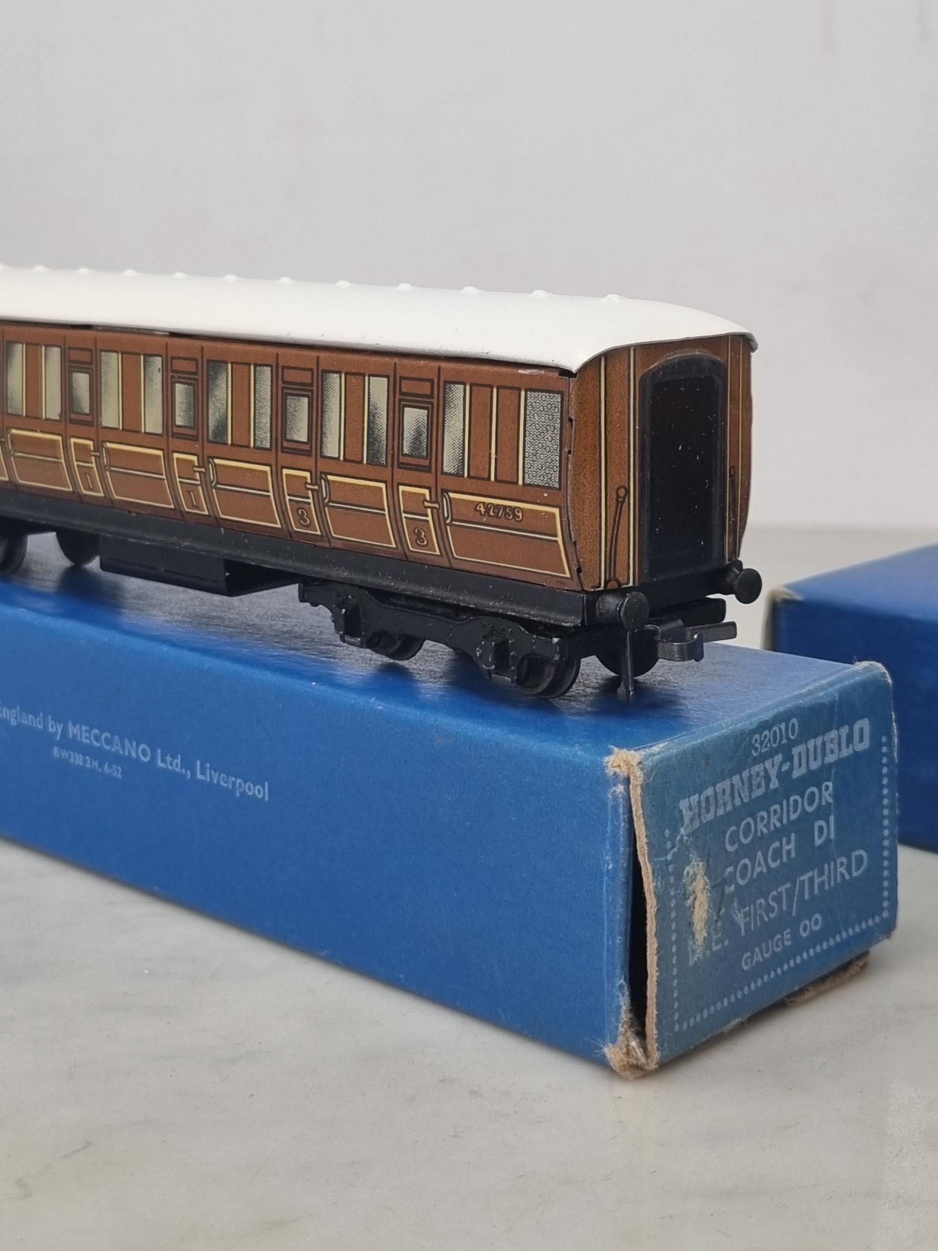 Two boxed Hornby Dublo D1 Corridor Coaches, 1/3rd and brake/3rd, near mint-mint condition. Brake box - Image 3 of 3