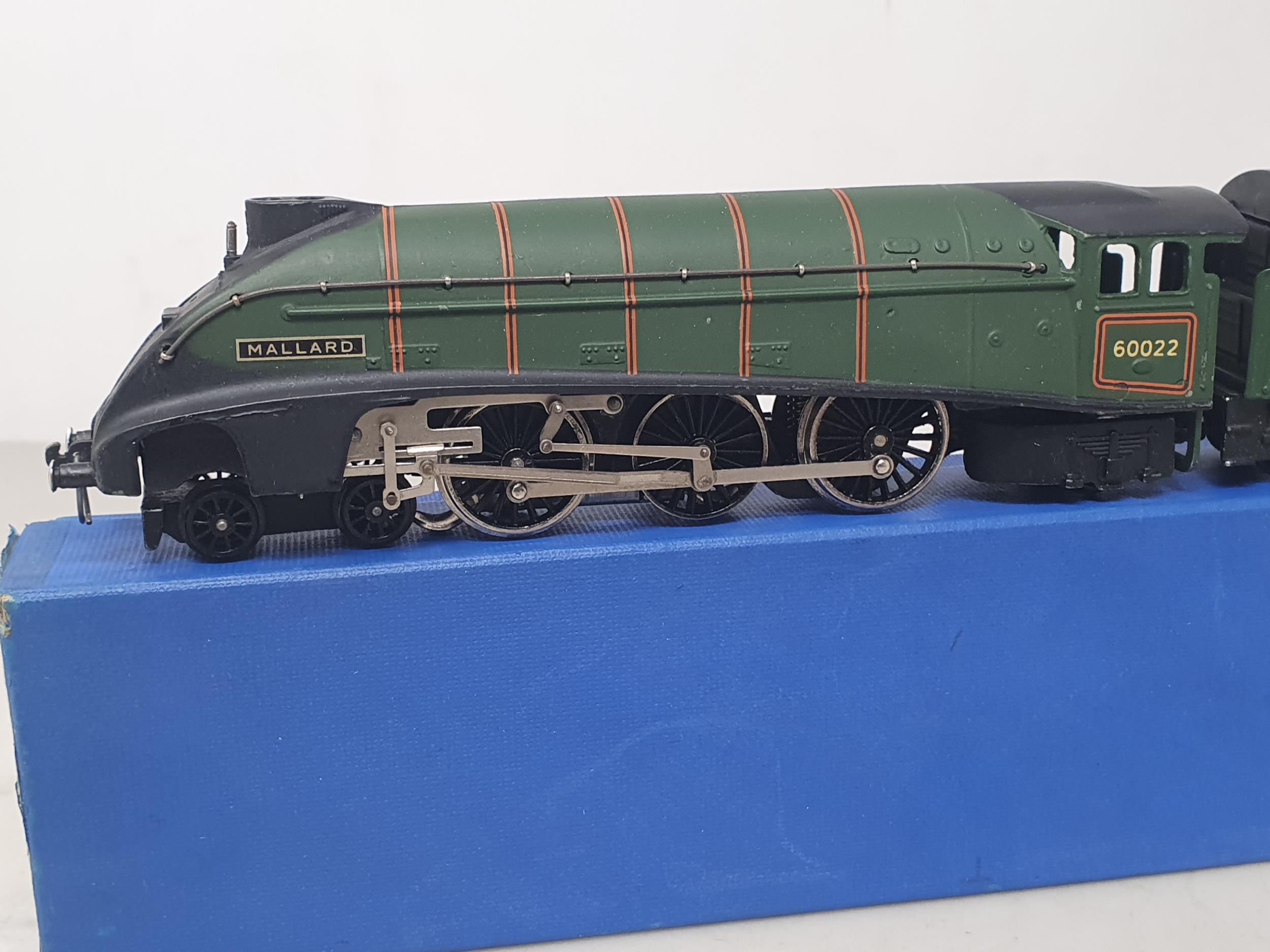 A boxed Hornby Dublo 3211 nickel silver 'Mallard' Locomotive, unused and in mint condition showing - Image 5 of 7
