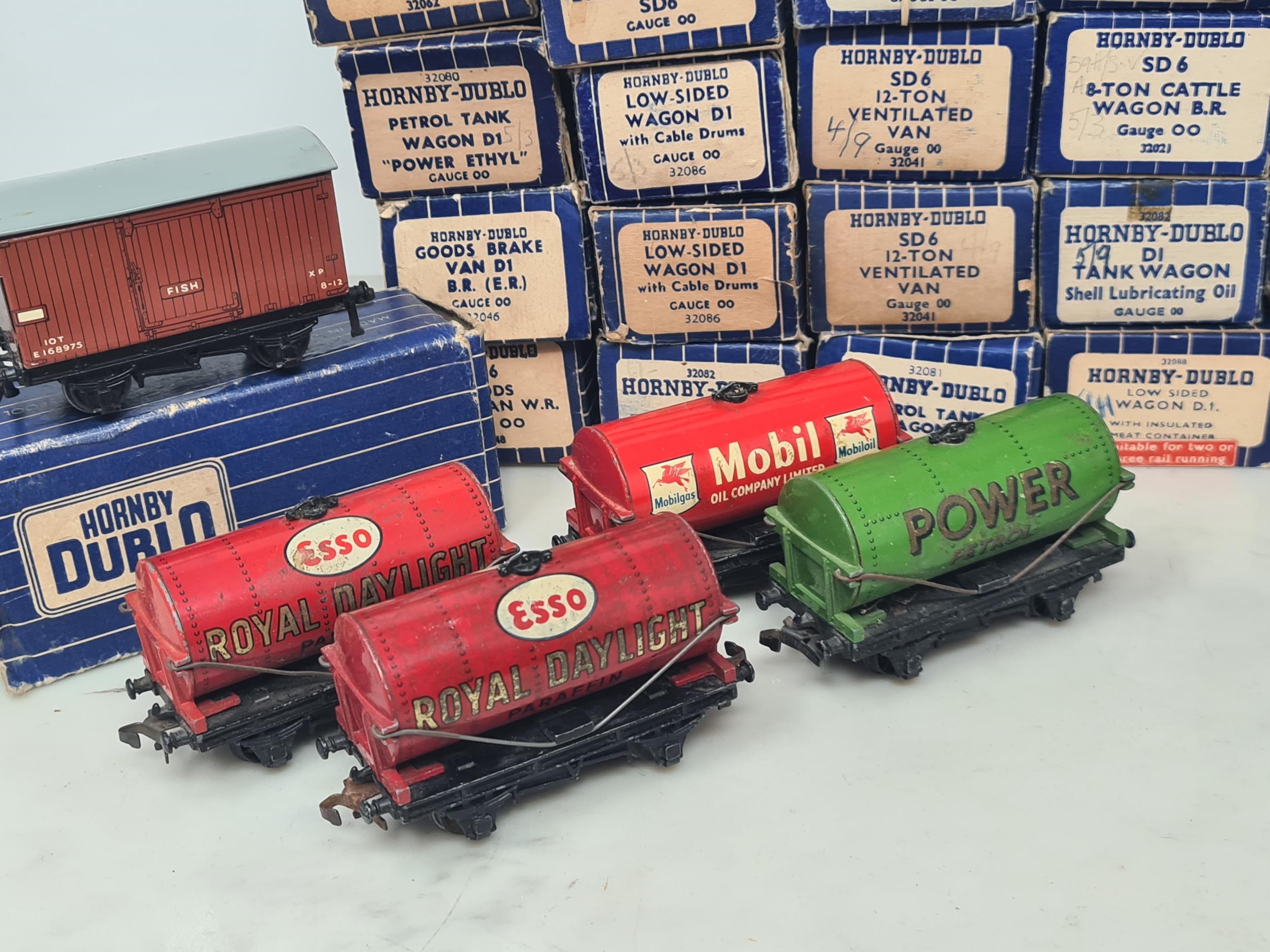 Twenty seven boxed Hornby Dublo 3-rail Wagons (some boxes missing flaps), a boxed 2-rail 4645 Low- - Image 4 of 5