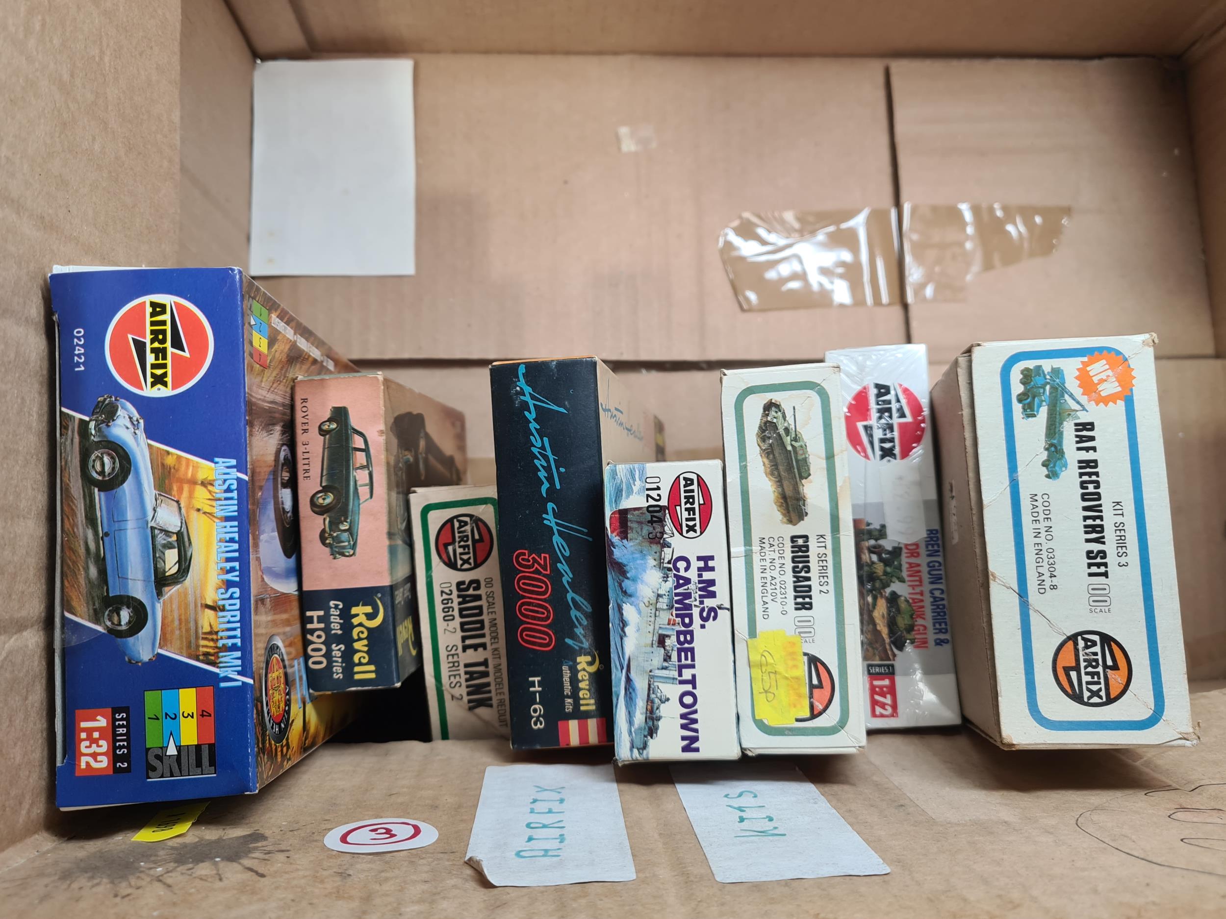 Twenty two boxed Airfix, Revell and Matchbox plastic Kits of Ships and Vehicles - Image 3 of 3