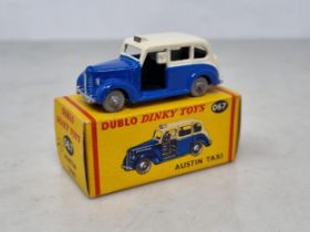 A boxed Dublo Dinky 067 Austin Taxi, M, box superb, pricing to end flaps