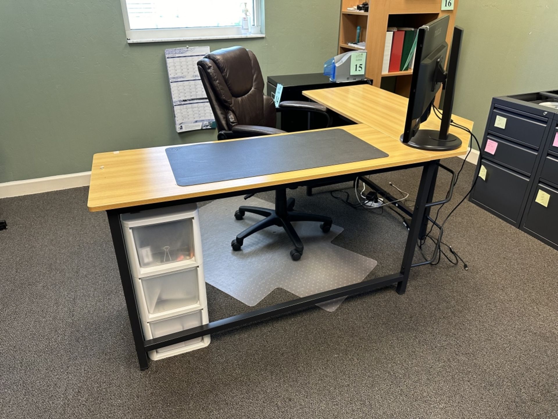 LOT CONSISTING OF L-SHAPED DESK