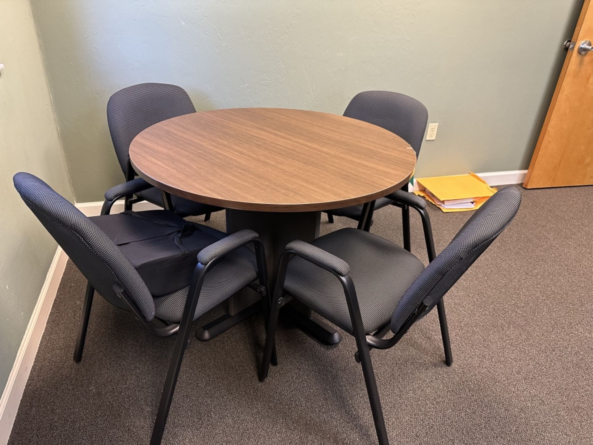 41" ROUND TABLE WITH (4) CHAIRS