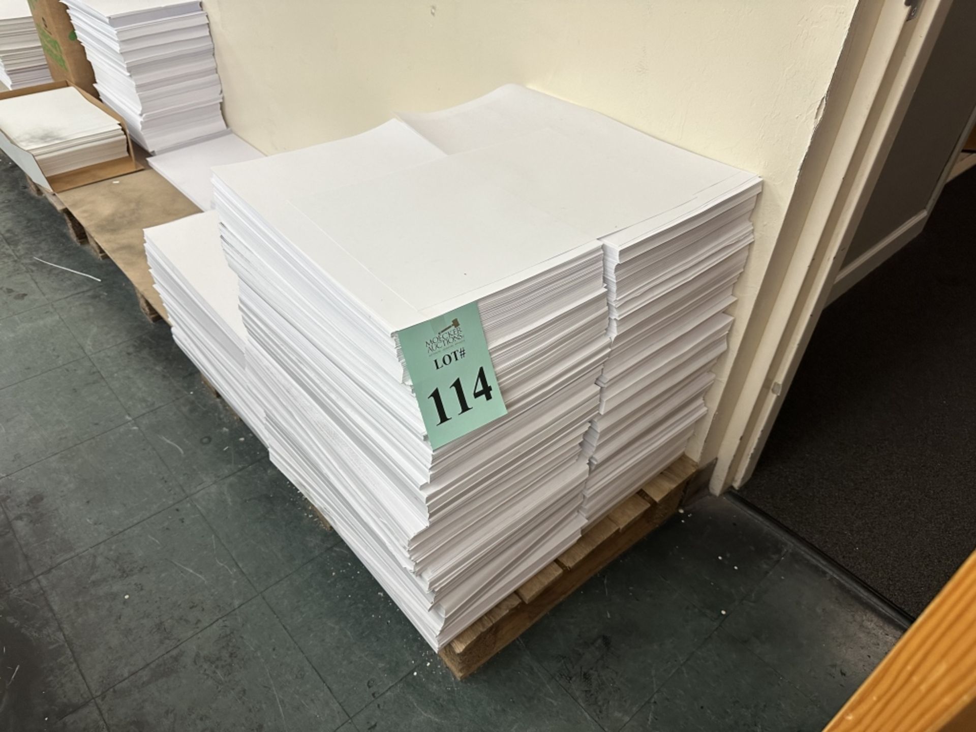 LOT CONSISTING OF: VARIOUS SIZE PRINTER PAPER