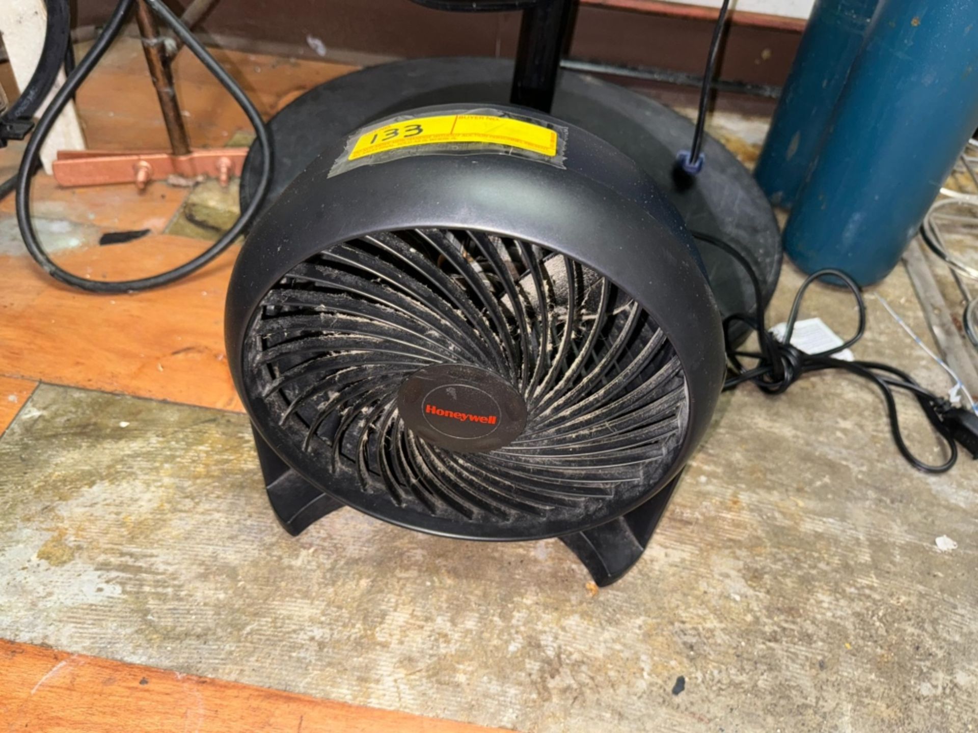 LOT CONSISTING OF FLOOR FANS - Image 2 of 2