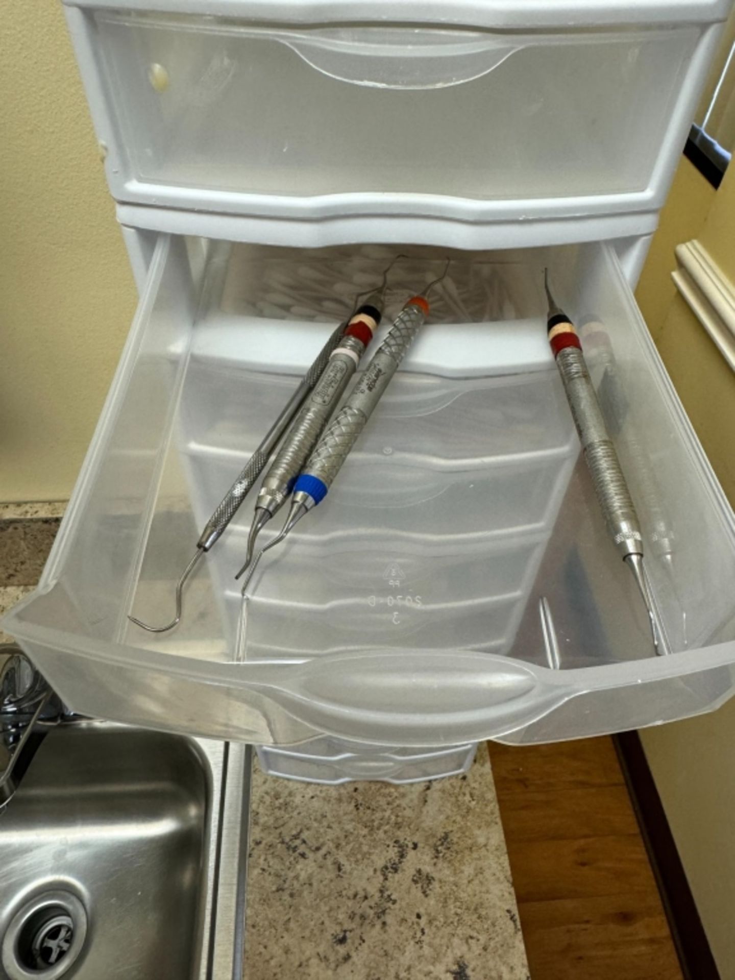 LOT CONSISTING OF SINGLE USE DENTAL SUPPLIES - Image 2 of 4