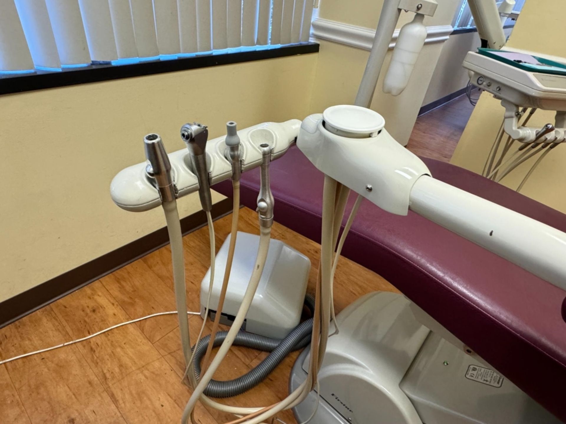 FIRSTSTAR DENTAL PATIENT CHAIR - Image 3 of 8