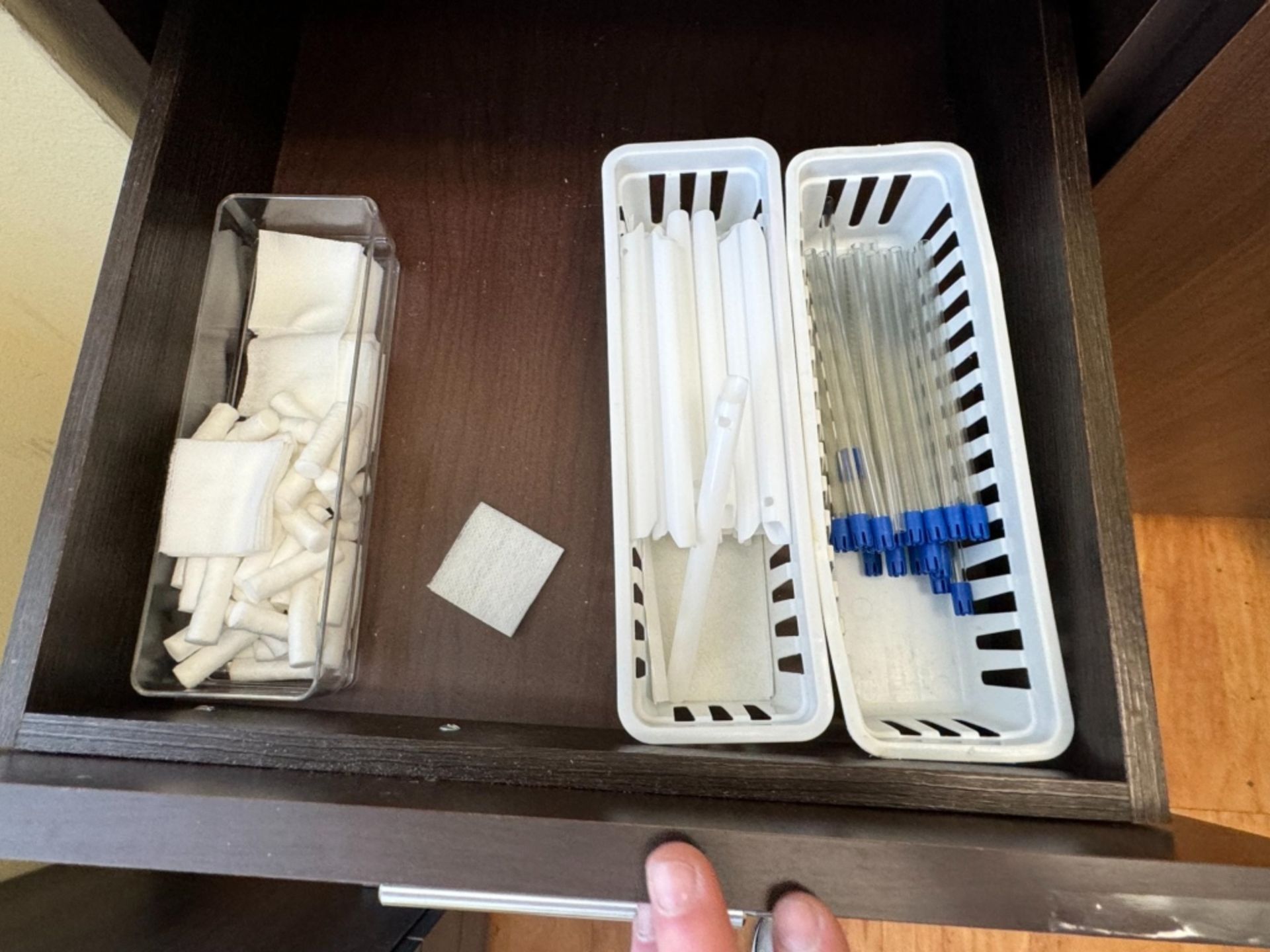 LOT CONSISTING OF SINGLE USE DENTAL SUPPLIES - Image 2 of 14