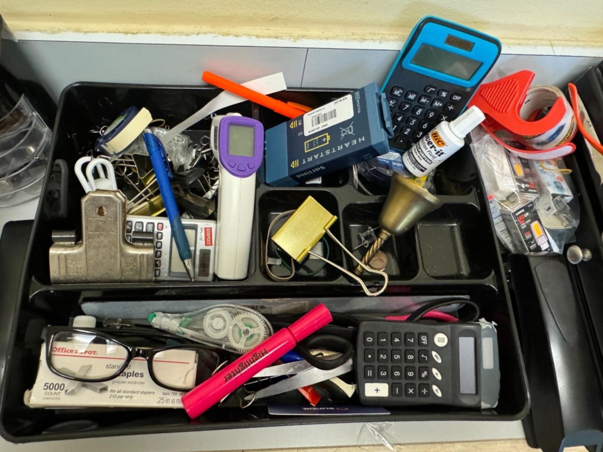 LOT CONSISTING OF ASSORTED OFFICE SUPPLIES - Image 2 of 6