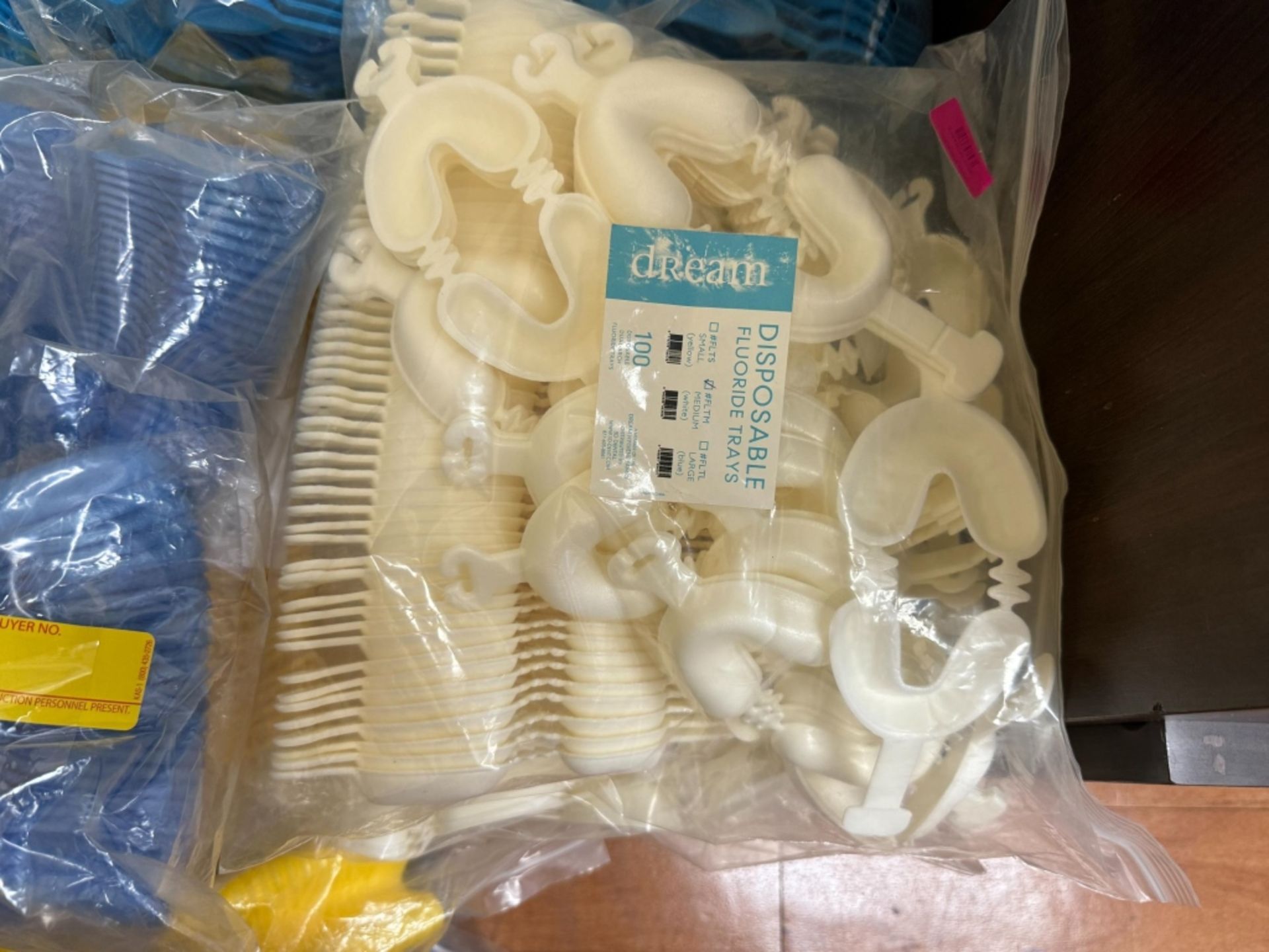 LOT CONSISTING OF SINGLE USE DENTAL SUPPLIES - Image 4 of 9