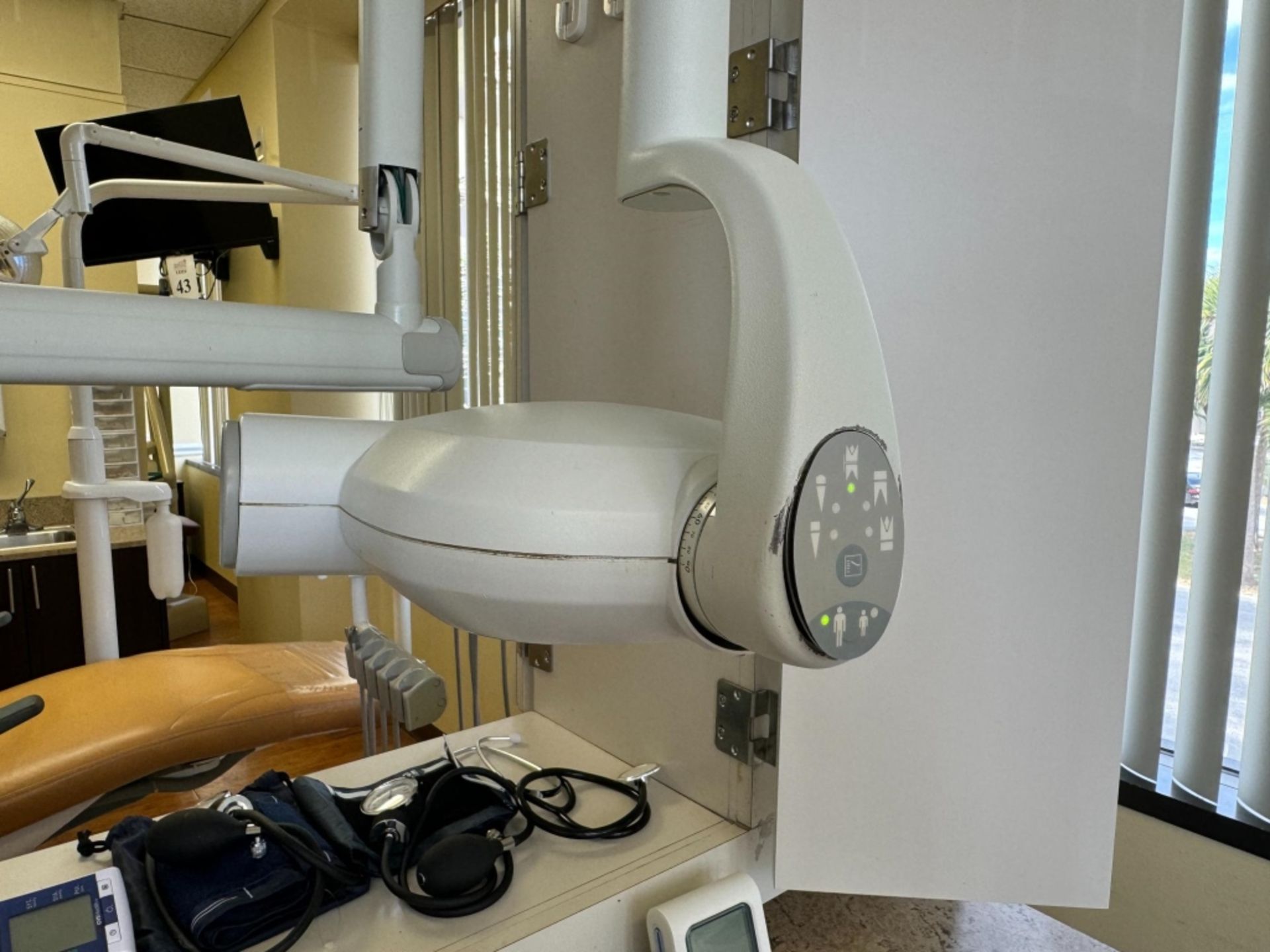 GENDEX EXPERT DC DENTAL X-RAY MACHINE MFG. 9/2015 - Image 6 of 6