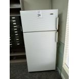 WHITE WESTINGHOUSE REFRIGERATOR/FREEZER 18 CU.FT.