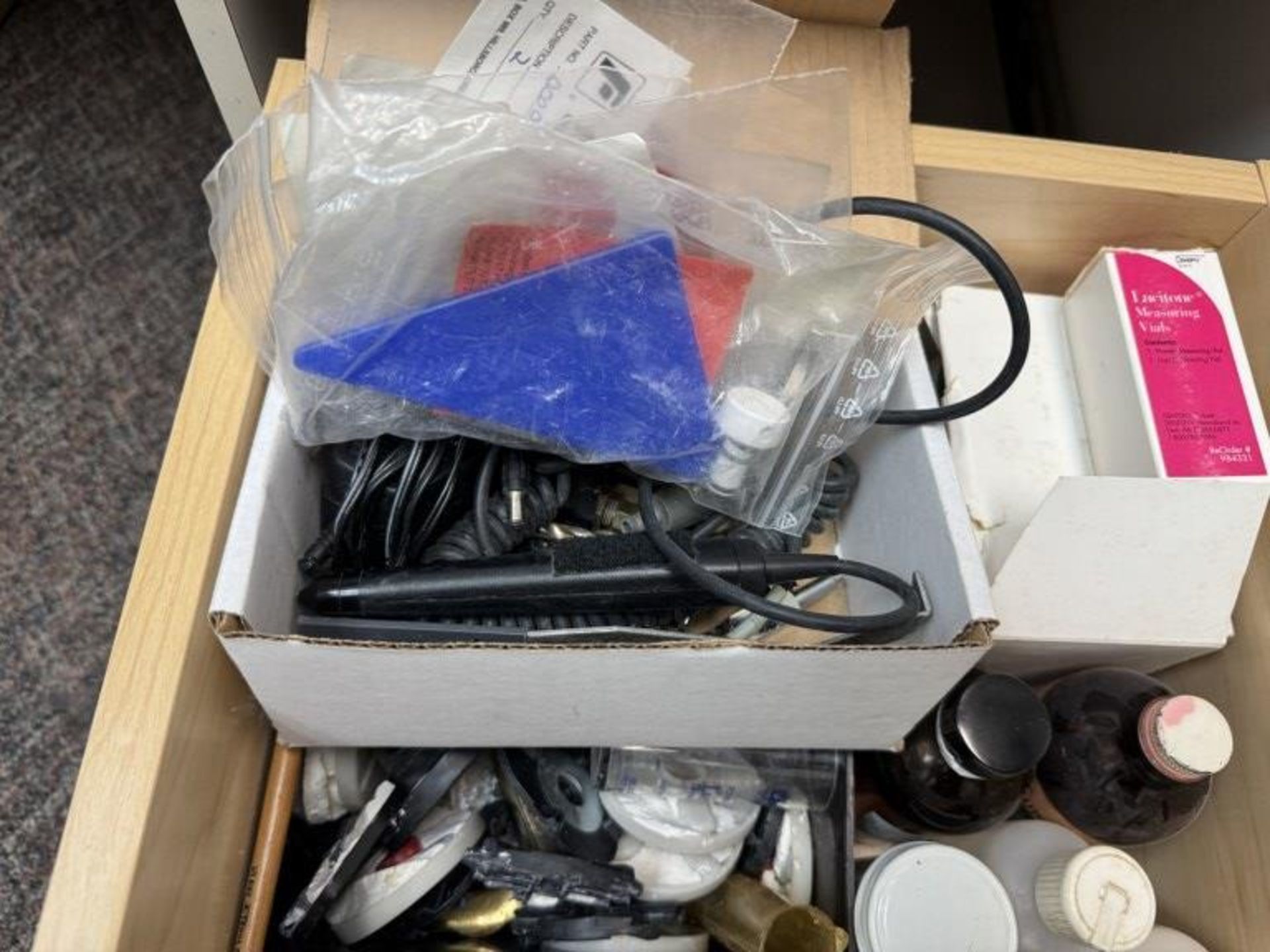 LARGE LOT OF CONSISTING OF DENTAL SUPPLIES - Image 8 of 10