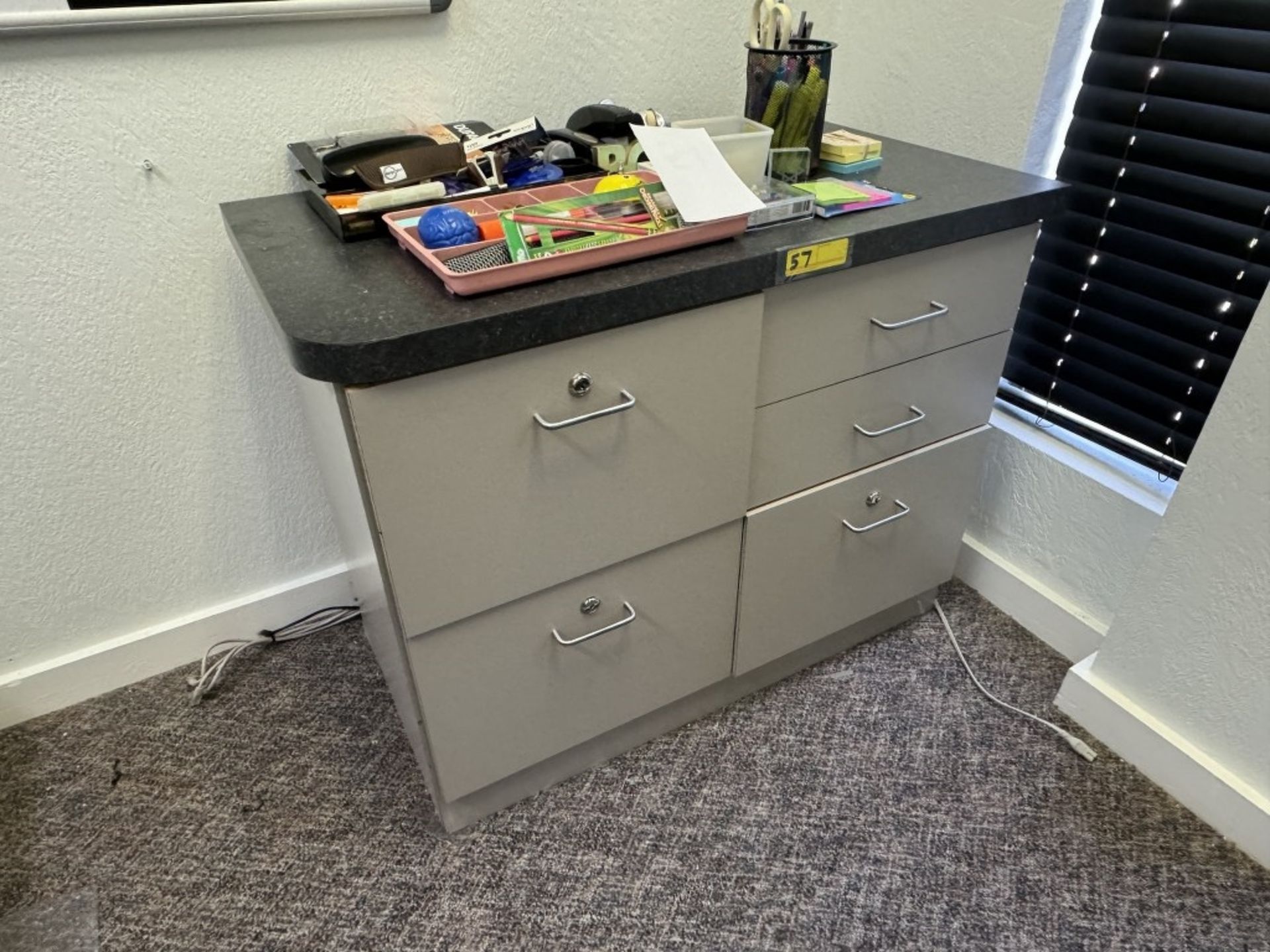 LOT CONSISTING OF OFFICE FURNITURE - Image 3 of 5